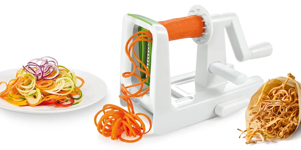 spaghetti di verdure con attrezzo spiralizzatore