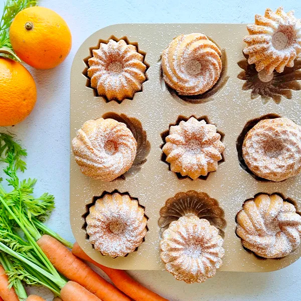 Mini camille alle carote, mandorle e arancia