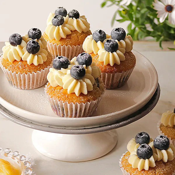 Cupcakes ai mirtilli con curd al limone
